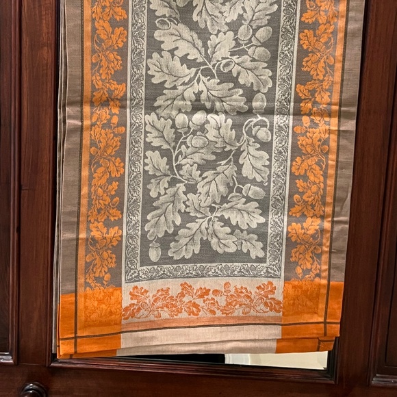 William Sonoma Fall Oak Leaf/Acorn Table Runner 108”x16”